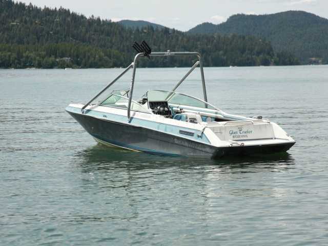 Glass Tracker Ski and Wakeboard Boat